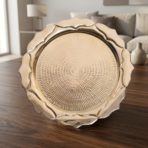 Plateau décoratif rond simple et élégant, plaqué or, avec bord festonné, design abstrait traditionnel, pièce unique - Product Image 3