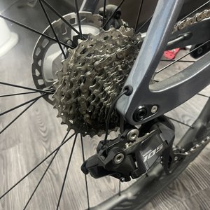 Bicicleta de <span class=keywords><strong>Carretera</strong></span> de Fibra de Carbono 105 Di2 de <span class=keywords><strong>Segunda</strong></span> <span class=keywords><strong>Mano</strong></span>, con Frenos de <span class=keywords><strong>Disco</strong></span> de Cableado Interno, Ligera, con Ruedas ZIPP - Product Image 6