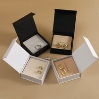 Boîte cadeau magnétique noire et blanche pour bijoux, emballage rigide en papier avec couvercle rabattable pour collier de perles, rangement de luxe