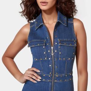 เดรสยีนส์ทรงเข้ารูปแขนกุดแฟชั่นฤดูร้อนใหม่ แต่งหมุดสีเทากันเมทัล ซิปหน้า ปกคอพับ แต่งระบาย กระโปรงสั้นสำหรับผู้หญิง - Product Image 3