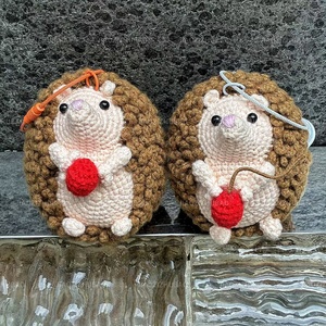 Bán buôn handmade HEDGEHOG búp bê dễ thương Crochet móc khóa tùy chỉnh trẻ em của quà tặng tinh tế Knick-knacks đồ chơi - Product Image 2