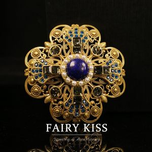 Une <span class=keywords><strong>broche</strong></span> de style courtoisie, en <span class=keywords><strong>lapis</strong></span>-<span class=keywords><strong>lazuli</strong></span>, exquisément sculptée, avec diamants complexes et un artisanat rétro et lourd. - Product Image 1