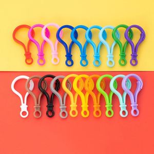 Clip Decorativo de Plástico con Forma de Punto de Interrogación, Color Caramelo, 5cm, para Decoración de Bolsos y Mochilas - Product Image 5