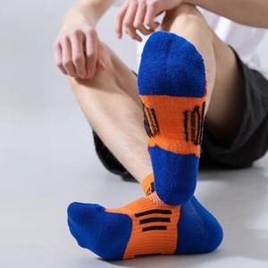 Chaussettes de sport à logo personnalisé, chaussettes de compression pour la cheville, soutien de la voûte plantaire, chaussettes de course à pied, semelle en tissu éponge, chaussettes de marathon rembourrées, vente en gros - Product Image 3