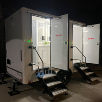 Remorque Sanitaire Préfabriquée Moderne Portable à 2 Cabines, Luxe Écologique, Homologuée DOT, Conforme aux Normes Américaines, pour Usage Extérieur