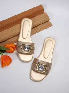 รองเท้าแตะผู้หญิงดีไซน์ใหม่แฟชั่นทันสมัยราคาถูกแบบแบนสไตล์โรมันขายตรงจากโรงงาน หรูหรา กันน้ำ - Product Image 6