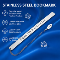 Marque-page en acier inoxydable gravé au laser personnalisé avec breloque plume et pendentif chaîne bleue – Marque-page amusant pour lecteur, idéal comme cadeau pour les amoureux des livres