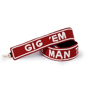 CRYSTAL CRAFT Gig 'Em Man T Sangle en sangle tissée perlée, style vintage, écologique, tendance, rouge et blanc, accessoire - Product Image 1