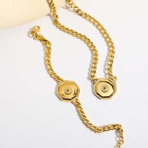 Colgante de Acero Inoxidable Poligonal con Cristal, Chapado en Oro de 18K, Pulsera y Collar de Cadena Cubana Grabado Personalizado - Product Image 1
