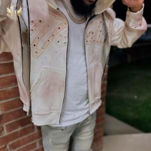 Sweat à capuche oversize pour homme de qualité supérieure, style streetwear, coupe courte, fermeture éclair 3 voies, délavé au soleil, doublé de strass, effet usé - Product Image 4