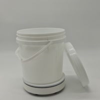 Usine de vente en gros seau de peinture blanc étanche 3L seau cylindrique en plastique avec couvercle avec poignée ajustement ombre à main pour l'émulsion disparaître