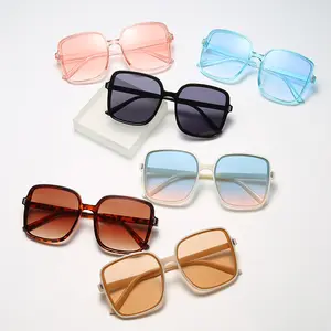 Kacamata hitam gradien kotak kuku, kacamata pelindung terik matahari tren wanita perlindungan UV Retro 2024 murah