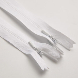 Sbs Alta Calidad 3 #   Cremallera de Nylon con Borde Invisible, Cadena Larga, Cierre Automático Deslizante, Extremo Cerrado/Abierto para Bolsos, Prendas y Jeans - Product Image 1
