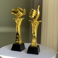 Récompenses de trophée de résine de l'usine directe de Adl bon marché en gros conception de verre de cristal pour des cadeaux de souvenir de thème d'amour pour la décoration