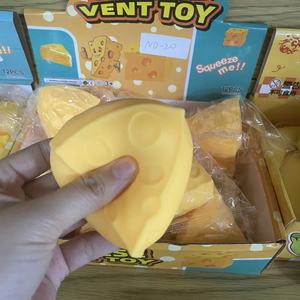 Juguetes Antiestrés de Queso Squishies, Lindos y Populares, Listos para Enviar, para Niños y Adultos, Cubo de Pan Squishy - Product Image 2