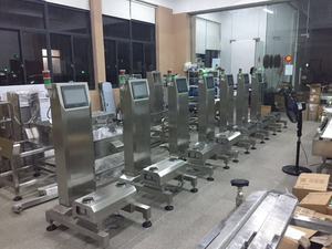 เครื่องชั่งตรวจสอบน้ำหนักกล่องกระดาษขนาดใหญ่ เครื่องชั่งน้ำหนักแบบดิจิตอล เครื่องตรวจจับโลหะ สแตนเลส ได้รับการรับรองมาตรฐาน OIML - Product Image 2