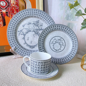 Professional Manufacturer Golden Supplier Luxury H Series Porcelain Enameled Vintage Gold <b>Dinnerware</b> Sets with Cup Kit - Product Image 2