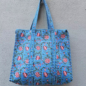 Bolso Tote de Algodón Acolchado con Diseño Floral Azul Estampado a Mano / Bolso Floral Reversible para Uso Diario de Mujeres - Product Image 1
