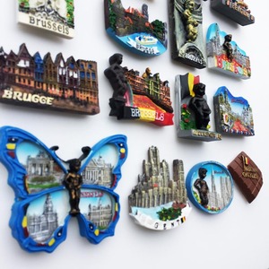 Vente en gros transfrontalière de souvenirs touristiques décoratifs belges, aimants en résine peints, aimants pour réfrigérateur - Product Image 4
