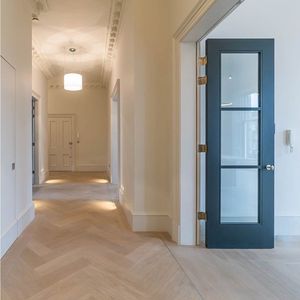 Tarima de Madera de Roble Macizo sin Acabado con Ranura y Lengüeta de Color Natural - Product Image 2