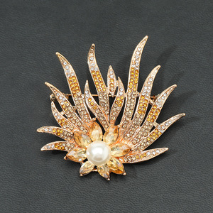 เข็มกลัดประดับมุกและเพชรพลอยรูปดอกปะการัง สำหรับเสื้อผ้า แจ็คเก็ต สูท และเครื่องประดับอื่นๆ สำหรับผู้หญิง - Product Image 3