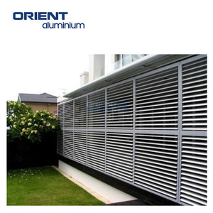 Paneles de <span class=keywords><strong>valla</strong></span> de rejilla de esquina de aluminio fijo de <span class=keywords><strong>jardín</strong></span> externo acústico prefabricado moderno paneles de <span class=keywords><strong>valla</strong></span> de aluminio horizontales modernos - Product Image 6