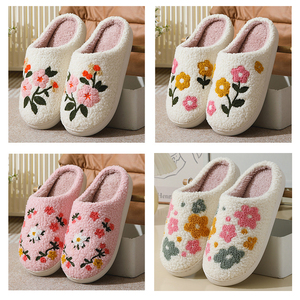 Livraison rapide nouveau Style personnalisé hommes mignon floue <span class=keywords><strong>grande</strong></span> <span class=keywords><strong>taille</strong></span> bout rond intérieur femmes Noël Stock maison chambre pantoufles - Product Image 5