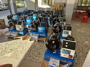 Outil de sertissage vertical 2 ''P32 d'origine pressa <span class=keywords><strong>per</strong></span> tubi idraulici usata pince à sertir <span class=keywords><strong>hydraulique</strong></span> - Product Image 2