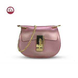 AH23 Venta caliente encantadora forma de tamaño pequeño de mujer de color caramelo jalea toda bolsa/bolsa de mano - Product Image 4