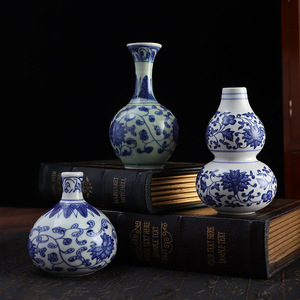 ชุดแจกันเซรามิกสีน้ำเงินขาวลายมาสเตอร์กู่ สำหรับตกแต่งบ้าน ห้องนั่งเล่น ห้องนอน ห้องทำงาน - Product Image 1