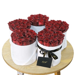Boîte Ronde Éternelle avec Roses Stabilisées Enchantées pour Célébrations de Remise de Diplôme, de la Saint-Valentin ou de Noël - Product Image 5