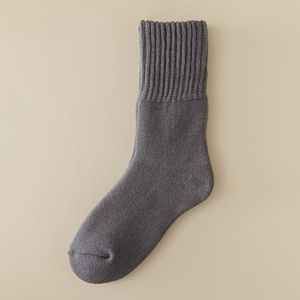 Chaussettes mi-longues en gros pour femmes, chaussettes poilues, chaussettes de sol, chaussettes super épaisses et chaudes en velours - Product Image 6