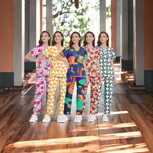 ชุดยูนิฟอร์มพยาบาลแบบถักนิตติ้งผ้าฝ้ายผสมเนื้อนุ่ม ชุดโยคะน่ารัก เสื้อกาวน์แพทย์แบบ OEM สำหรับทุกเพศ จัดส่งรวดเร็ว พร้อมอุปกรณ์ตรวจจับเข็ม - Product Image 2