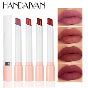 Coffret de 4 rouges à lèvres mats effet cigarette, longue tenue, résistant à l'eau, tube fin, couleurs nude et rouge, maquillage végétalien, cadeau - Product Image 2