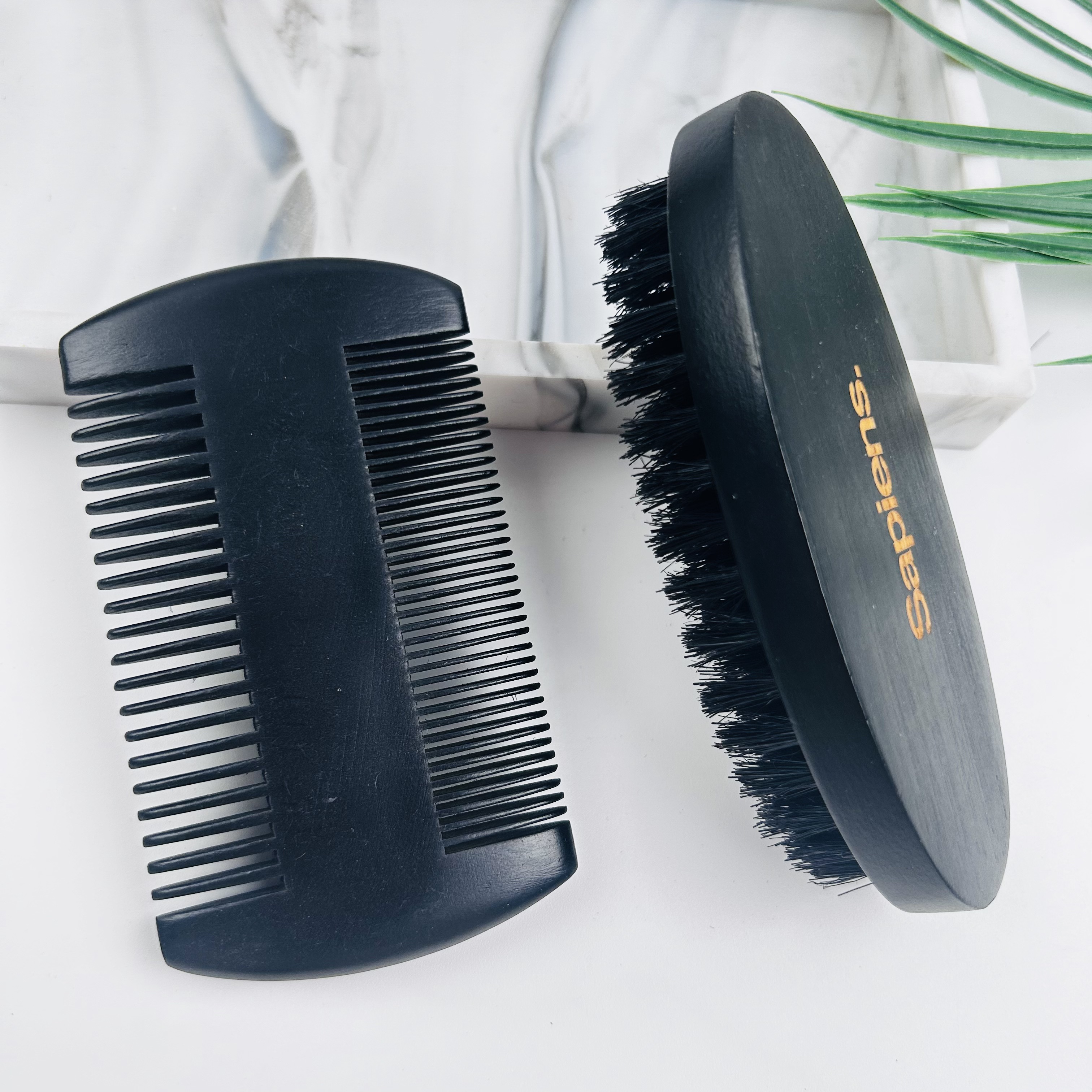 Black comb+ black brusdh 2