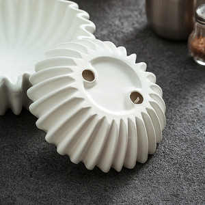 Service de table en porcelaine Eka de haute qualité, résistant aux éclats, comprenant assiettes, bols et plats pour pâtes et collations - Product Image 4