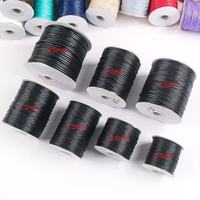 Fil ciré multicolore et multi-tailles pouvant être utilisé pour la fabrication de bracelets et de colliers