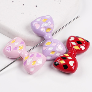 <span class=keywords><strong>Perles</strong></span> acryliques émaillées 35x15mm en forme d'éléments de poker et de nœuds de clown pour la fabrication de chaînes de téléphone et de bracelets (vente en gros) - Product Image 3