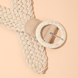 Женский плетеный пояс с круглой пряжкой - Product Image 6