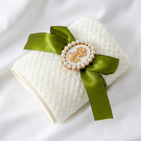 Serviette de ruban de soie avec logo brodé Séchage rapide et absorption d'eau Coral Fleece Home Face Wash Souvenirs-Disponible en gros