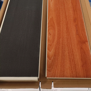 Revêtement de <span class=keywords><strong>sol</strong></span> SPC à clic couleur bois, revêtement de <span class=keywords><strong>sol</strong></span> LVT, <span class=keywords><strong>carrelage</strong></span> <span class=keywords><strong>vinyle</strong></span> de luxe 6 mm, <span class=keywords><strong>sol</strong></span> SPC à clic avec IXPE pour salon - Product Image 1