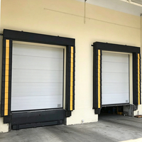 Abri de quai gonflable motorisé moderne et durable sur mesure avec joint en PVC et éponge rétractable pour entrepôt frigorifique et logistique