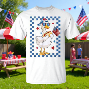 Camiseta retro patriótica con diseño de ganso en rojo, blanco y azul para el 4 de julio de EE. UU. - Product Image 3