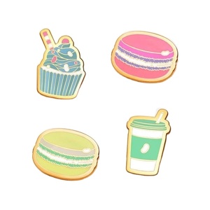Broche Personalizado de Metal Esmaltado con Diseños de Cupcake, Macaron, Bebida, Café, Red Velvet, Espresso, para Solapa de Sombrero - Product Image 1