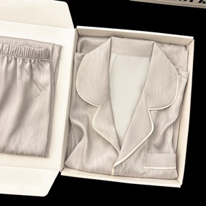 Pigiami da <span class=keywords><strong>uomo</strong></span> in seta personalizzata taglie forti primavera e autunno nuovo stile semplice stile high-end stile abbigliamento per la casa set pigiami in raso - Product Image 1