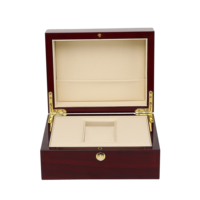 Boîte à montre rigide haut de gamme rouge foncé avec quincaillerie dorée et doublure beige pour une seule montre