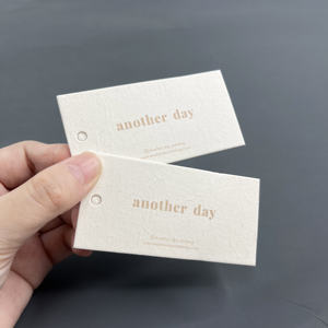 Étiquettes suspendues en papier à texture bois naturel de qualité supérieure avec logo personnalisé - Étiquettes de marque de luxe pour la mode boutique avec logo de marque - Product Image 3