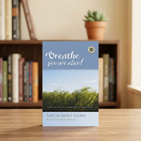 Libro en inglés de bolsillo: Respira, estás vivo. Guía de práctica de meditación y desarrollo espiritual.