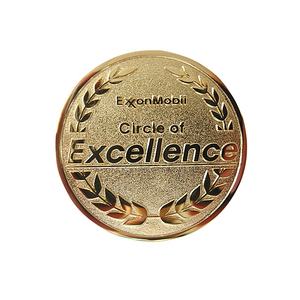 Özel kırmızı şarap madalya rozetleri altın kaplama çinko alaşım 3D tasarım ve bina için 2 renk baskı marka kültür ve ambalaj Metal etiket - Product Image 4