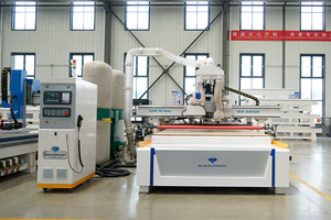 Máquina CNC ATC Multifuncional 1325 1530 para Fabricación de Gabinetes, con Cambio Automático de Cuchillas, para Diseño de Puertas de Madera Contrachapada y Perforación, en Venta - Product Image 2